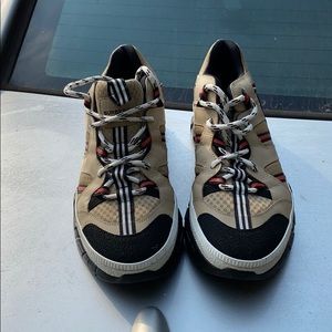 Unisex Burberry shoes